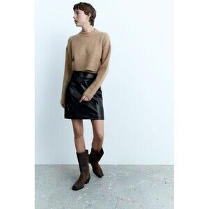 Zara cropped sweater w/ round neck + long sleeves, Size XS